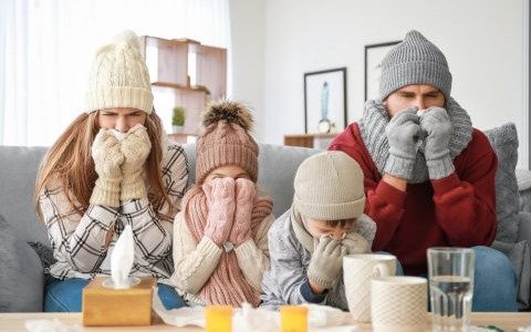 Gripe y Resfriados en Familia: Los 4 Errores Clave a Evitar en su Tratamiento
